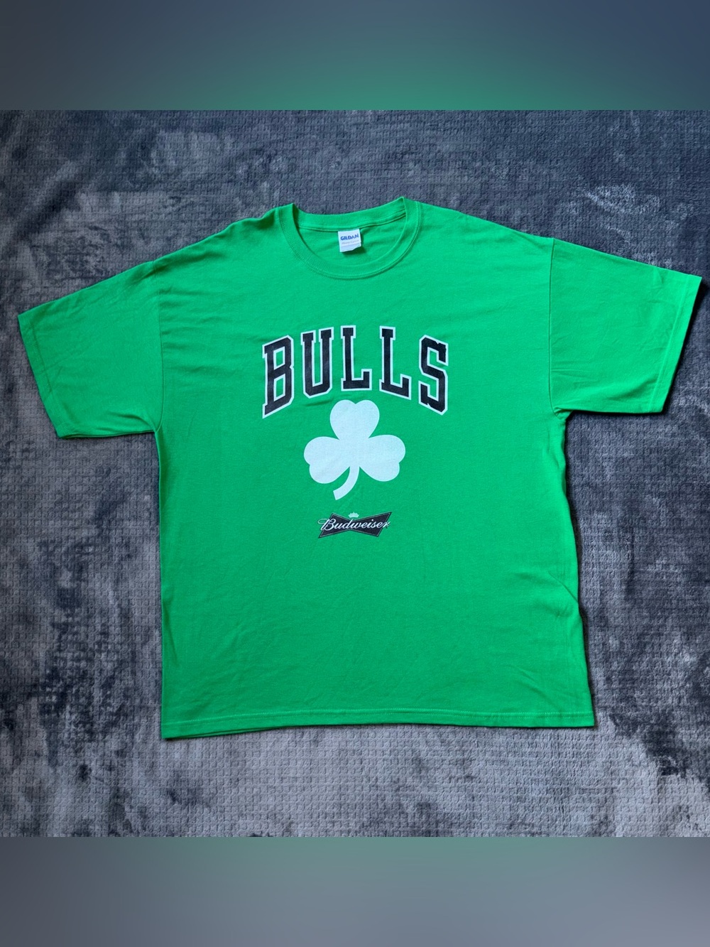 Chicago Bulls Budweiser Shamrock Graphic T-Shirt Green Heavy Cotton Men’s XL